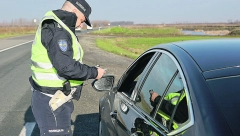 POLICIJA U ŠOKU, VOZIO POD DEJSTVOM PET VRSTA DROGE! Zaustavili vozača, pa otkrili da se "otkinuo"
