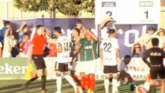 STRAVIČNA SCENA NA TERENU Igrač polomio nogu sinu Dijega Simeonea, fudbaleri se od muke hvatali za glavu (VIDEO)