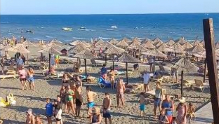 NA BAZENU PUNOM DECE, PA SRAMOTA! Turisti šokirali vrelom zabavom na popularnoj dalmatinskoj plaži