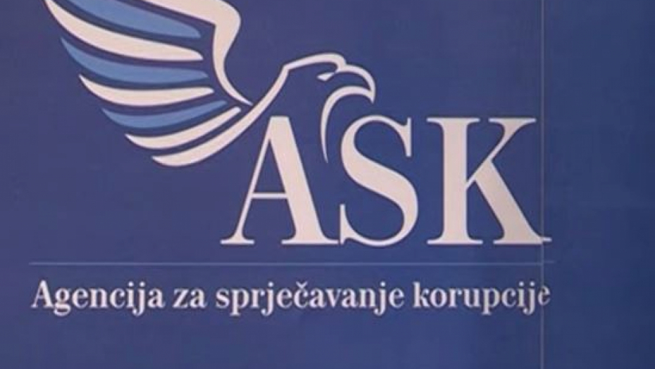 SKANDAL TRESE CG: Privatnoj firmi iz Srbije dali pristup svim podacima o javnim funkcionerima