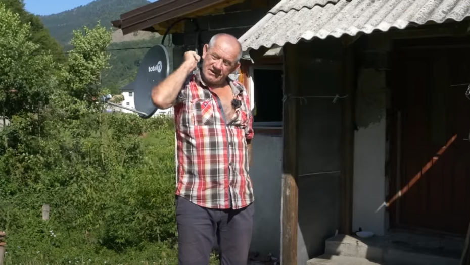 STANKO JE ČESTO GLADAN, JEDE GLISTE, ŽABE I CRVE Navikao je na samoću i hladnoću, penzija mu je mizerija