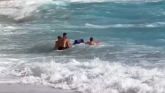 DRAMA NA LEFKADI Kupač počeo da se davi, izvadili ga u zadnji čas