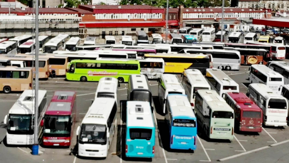 DIGLI CENE VODE DOK GRAĐANI KOLABIRAJU OD VRUĆINE Neviđena bahatost u lokalima na glavnoj autobuskoj stanici - DA LI SU NORMALNI?