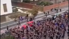 SVI SA OBRIJANIM GLAVAMA Evo kako izgleda konvoj huligana iz Hrvatske, Grčka u neverici posle ubistva navijača
