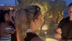 "NIJE GA SRAMOTA DA PONIŽAVA GOSTE, A ON JE TAMO SAMO RADNIK" Žena doživela veliku neprijatnost na letovanju