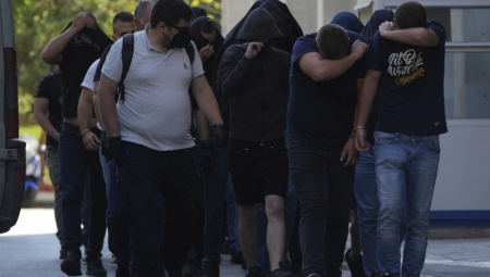 ČEKA IH DRAKONSKA KAZNA Neki od zatvorenih u Grčkoj bili uhapšeni i pre osam godina zbog okršaja sa "delijama"