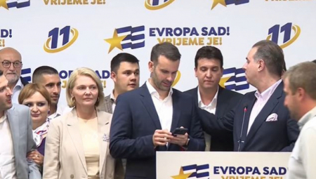 KULMINACIJA U CRNOJ GORI Od Milatovića traže da oduzme mandat Spajiću, narod neće vladu koju nisu birali