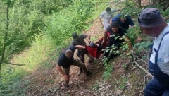 STARICA PRONAĐENA U ŠUMI KOD GADŽINOG HANA Uspešna akcija policajaca, lovaca i meštana (FOTO)