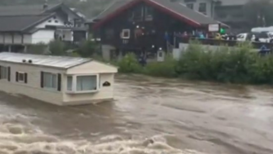 JEZIVI SNIMCI U NORVEŠKOJ NAKON KOLAPSA BRANE Podivljala reka nosi kuće, evakuisana čitava naselja (VIDEO)
