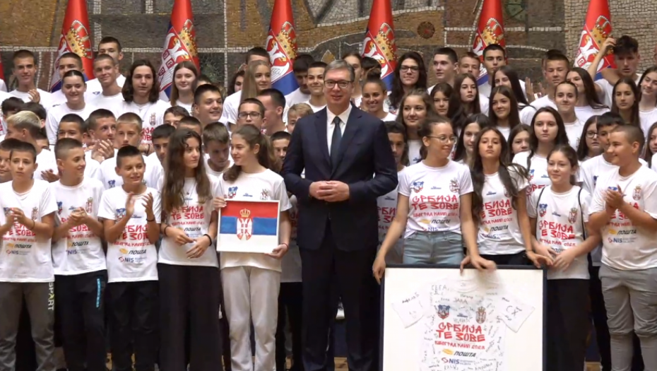 "NE SANJAJTE MALE SNOVE" Predsednik sa učesnicima kampa "Srbija te zove 2023" (FOTO/VIDEO)