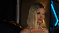GLAMUROZNO SLAVLJE MILICE PAVLOVIĆ Pevačica se pojavila kao princeza u belom, a onda poručila "Maćeha i ja volimo da popijemo"