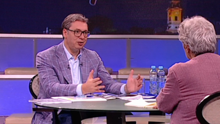 VUČIĆ NAJAVIO VEĆE PLATE I PENZIJE Predsednik o ekonomskom napretku i planovima za budućnost Srbije