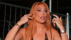 SENIDAH PRETUČENA ISPRED KLUBA U AUSTRIJI Krvnički je napali i šamarali, dobila zabranu, a evo ko su napadači