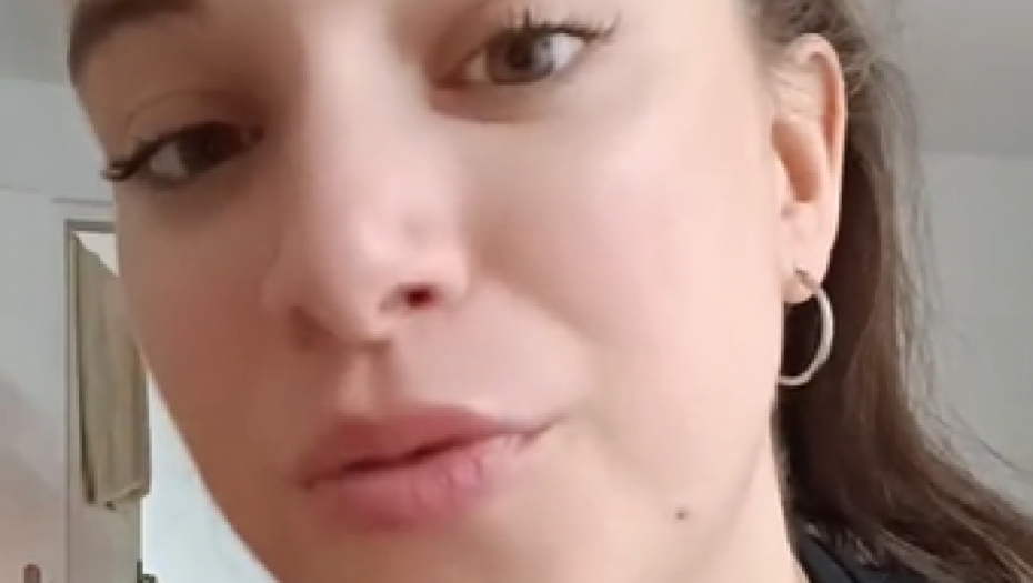 "OČI SU MI ZASUZILE, NISAM MOGLA TO DA IZDRŽIM" Devojku iz Barselone koja radi u Srbiji rasplakala mušterija (VIDEO)