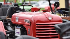 OGLAS KOJI JE NASMEJAO SRBIJU: Prodaje se traktor, može zamena i za auto, a za ovakvu cenu niste čuli do sada