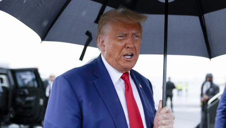 TRAMP RAZVALIO BAJDENA "Ne može dve rečenice da sastavi, samo čekate kada će da se sruši"