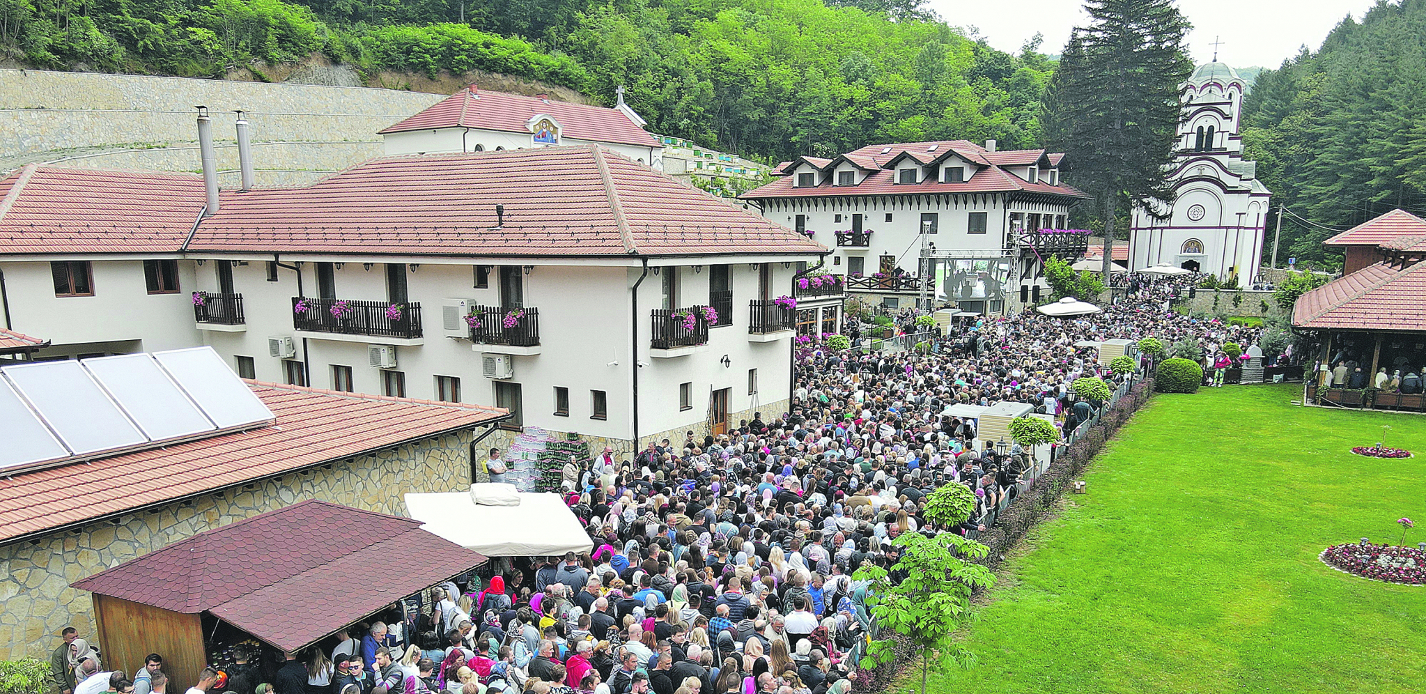 SVEČANA LITURGIJA 21. avgusta Praznik Svetih Zosima i Jakova čudotvoraca Tradicionalno sabiranje naroda u Tumanu