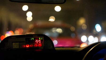 MALOLETNIK TAKSISTI (34) ZARIO NOŽ U GRUDI! Čovek nasmrt iskrvario