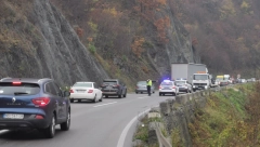 SEDMORO POVREĐENIH U LANČANOM SUDARU Karambol kod Ovčar Banje napravio kilometarsku kolonu (FOTO/VIDEO)
