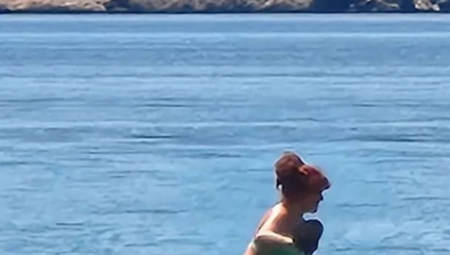 KAD SE CRNOGORAC SPUSTI DO MORA! Imamo pobednika leta! Zbog ove slike pola Balkana plače, pola se smeje (FOTO)