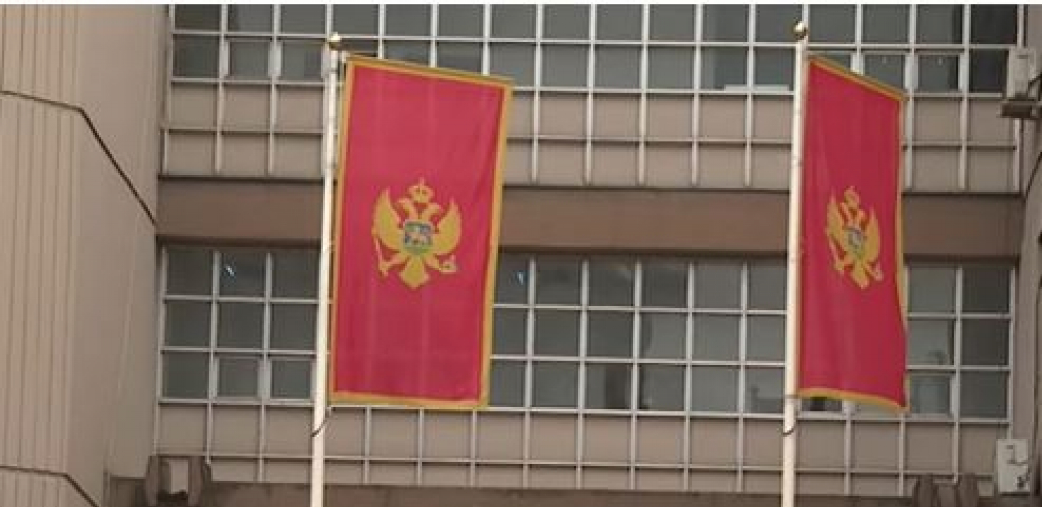 ČARI CRNOGORSKOG PRAVOSUĐA: Pretukla silovatelja, pa dobila prijavu i kaznu od 50 evra (FOTO)