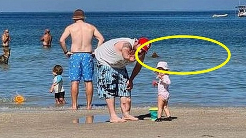 OTAC I ĆERKA SE SLIKALI NA PLAŽI Tek kasnije su primetili ovaj detalj koji ledi krv u žilama! (FOTO)