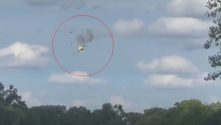 STRAVIČAN SNIMAK PADA MiG-23 Srušio se tokom aeromitinga u Mičigenu (VIDEO)