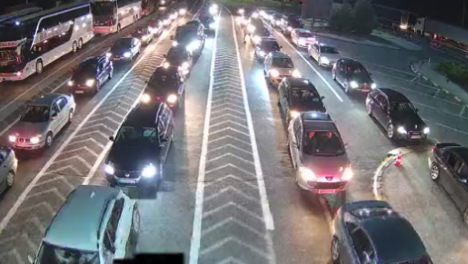NAORUŽAJTE SE STRPLJENJEM Evo kakvo je trenutno stanje na graničnim prelazima (FOTO)