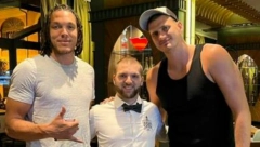 SPAKUJTE NAM ZA PONETI Urnebesna fotka Jokića i Gordona iz restorana u Somboru, mreže bruje o ovom detalju (FOTO)