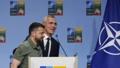 STOLTENBERG POSLAO JASNU PORUKU SVETU: "Ukrajini treba oružje, a ne bele zastave"