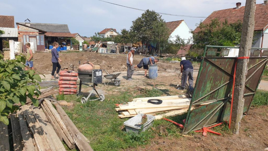 POČELI SU RADOVI NA OBNOVI KUĆE PORODICE ZAHOREC Oštećena nakon oluje, evo kako je izgledala (FOTO)