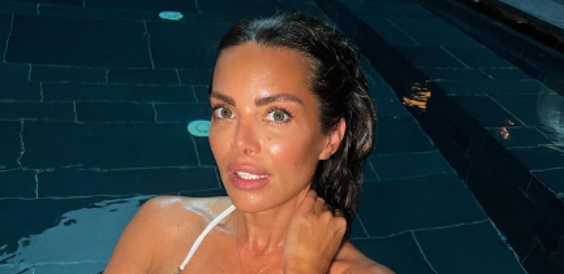 NIKOLINA PIŠEK OBNAŽENA NA TERASI Voditeljka fotografijom uzdrmala mreže, napali je zbog jedne stvari!