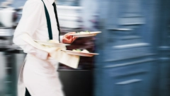 KONOBARI KOMUNICIRAJU U ŠIFRAMA Zaposleni u restoranima imaju specijalni tajni jezik, evo kako da prepoznate da li pričaju O VAMA