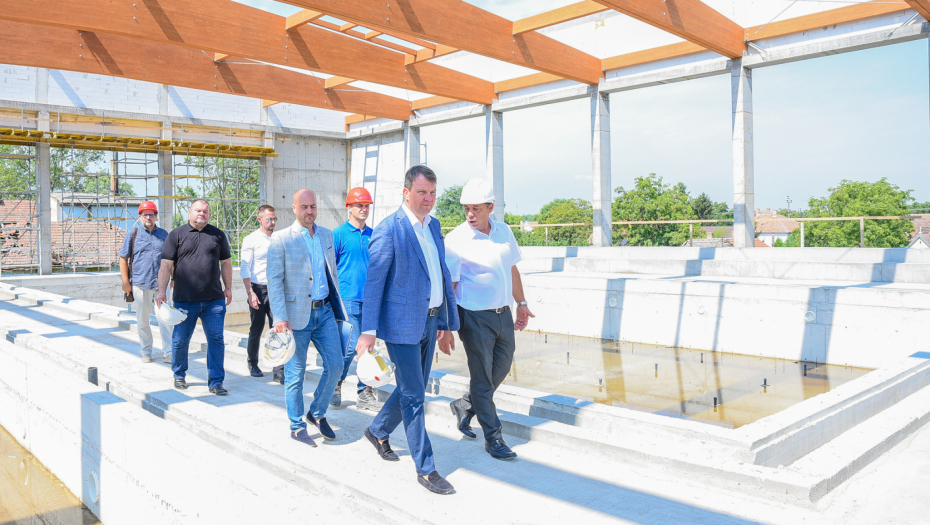 MIROVIĆ: Novi Bečej sledeće godine dobija novi kompleks zatvorenih bazena