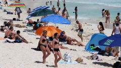 DRONOVI NADLEĆU PLAŽE GRČKE! OTKRIVAMO - Pohlepnim vlasnicima plažnih barova će ove godine stati na put!