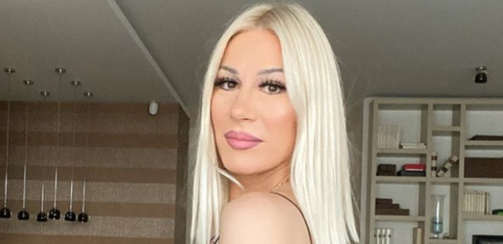 NAŠA PEVAČICA ŽIVELA U TROŠNOJ KUĆI ISPOD MOSTA Zbog siromaštva je odrasla u Zvečanskoj, a danas uživa u suvom luksuzu