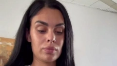 ŠOK! ULAZI U ELITU 8, A SVI KOMENTARIŠU NJEN IZGLED Slikala se u kupaćem, ljudi joj poručili da odmah prestane ovo da radi