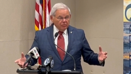 MENENDEZ NAJAVIO OSTAVKU Steže se omča oko Kurtijevog pajtosa, albanski lobista bez rešenja