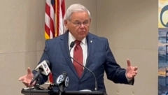 ALBANSKI LOBISTA PODNEO OSTAVKU Menendez do guše zaglibio u prljavim poslovima