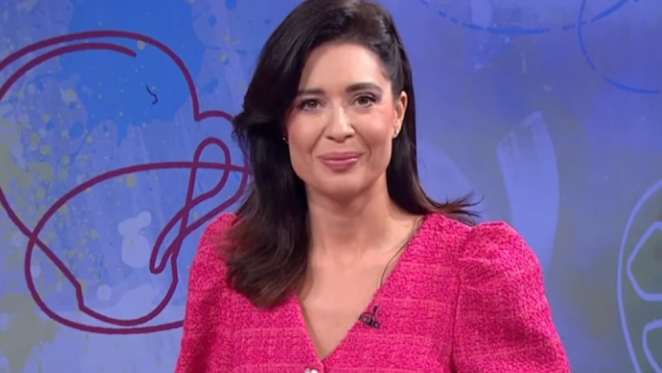 VODITELJKA RTS-A U IZAZOVNOM IZDANJU: Na TV-u je uvek smerna i do grla zakopčana, u privatnom životu pali i žari (FOTO)