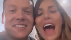 SUPRUGA PEVAČA JAVNO POKAZALA ŠTA RADE KAD USPAVAJU DECU  Ljudi s nevericom gledaju dimenzije bazena