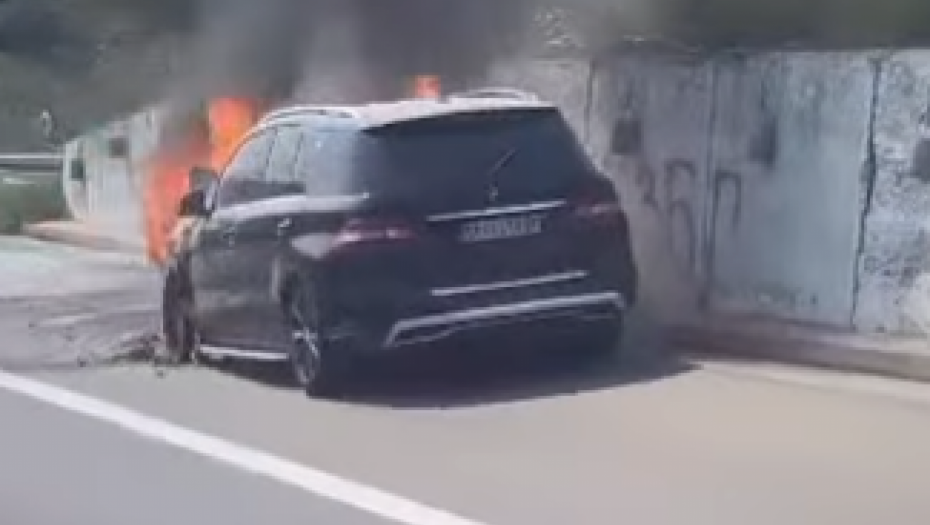 GORI AUTOMOBIL KOD BUBANJ POTOKA Plamen sve guta (VIDEO)