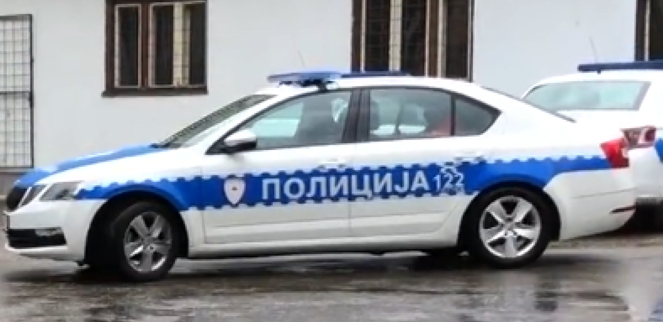 UZNEMIRAVAO GOSTE U KAFIĆU PA VREĐAO POLICAJCE Uhapšen muškarac iz Kladova