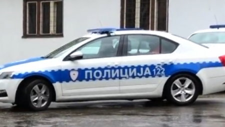 UZNEMIRAVAO GOSTE U KAFIĆU PA VREĐAO POLICAJCE Uhapšen muškarac iz Kladova