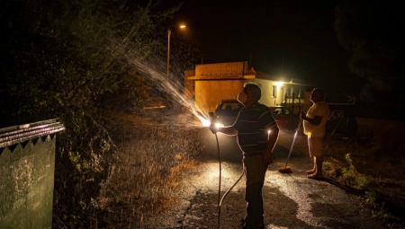 "POŽAR NA TENERIFIMA JE DIVLJI I NEPREDVIDIV" Vatrena stihija ugrozila površinu veću od Barselone (FOTO)