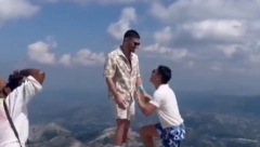 SNIMAK GEJ VERIDBE NA LOVĆENU NAPRAVIO HAOS NA DRUŠTVENIM MREŽAMA Podeljena mišljenja, komentari pljušte na sve strane (VIDEO)