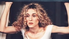 LOKNE SU VEOMA POPULARNE OVOG LETA Svi žele kosu Keri Bredšo koja daje glamurozan izgle