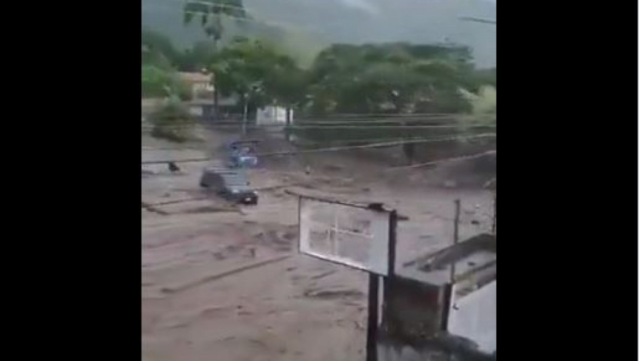 POPLAVE RAZORILE ZEMLJU: 30.000 evakuisano, ima mrtvih (VIDEO)