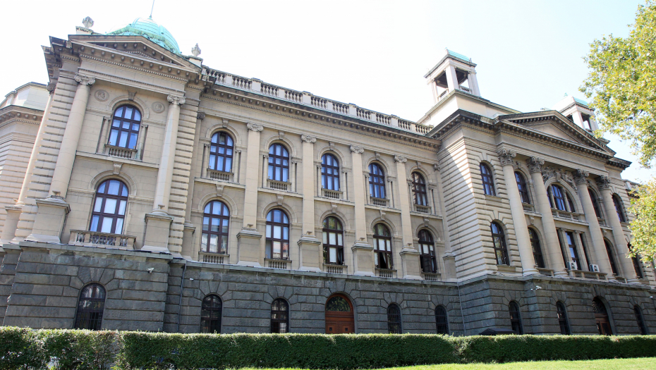 LIFT OTKINUO GLAVU RADNIKU U SKUPŠTINI Stradao Nikola K. (45), zaposlen na održavanju vodovodnih instalacija: