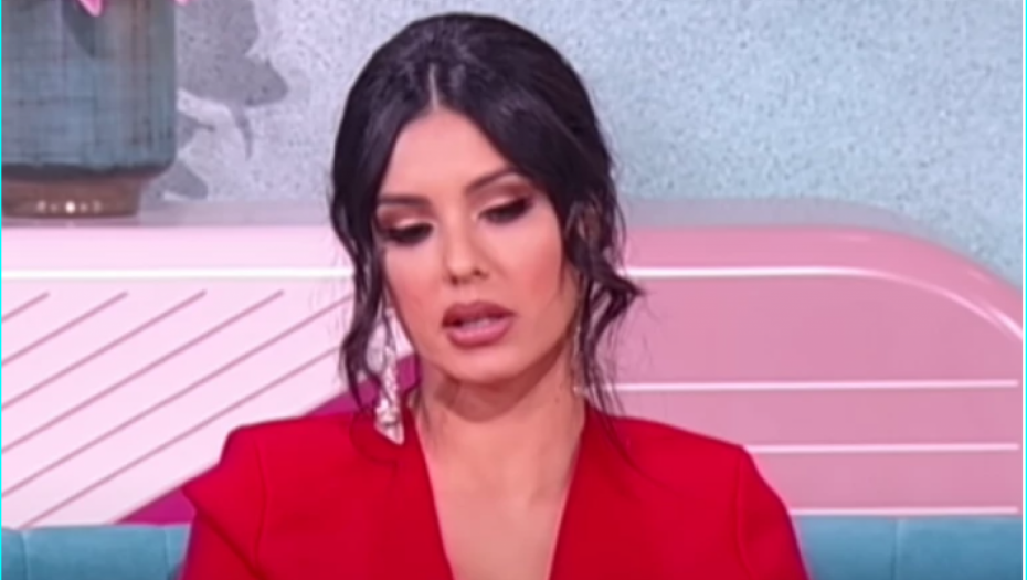 TANJU SAVIĆ NAPAO NEPOZNATI MUŠKARAC Pevačica hitno odreagovala: "Bolesnik!"